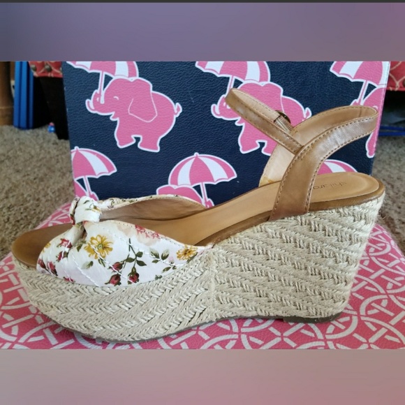 Xhilaration Shoes - EUC Floral Espadrille Wedges